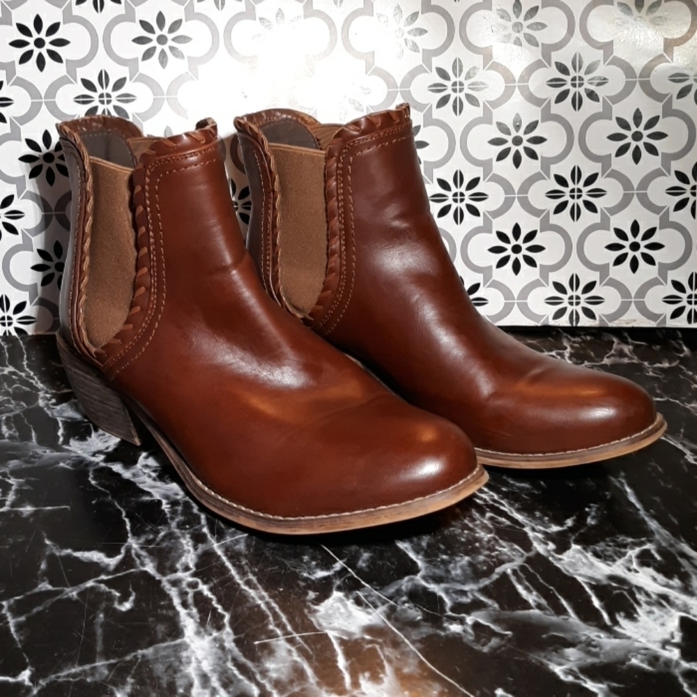 Olivia Miller short ankle booties 8 brown